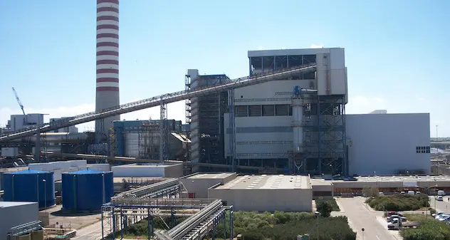 Demolita la torre della centrale elettrica di Fiume Santo