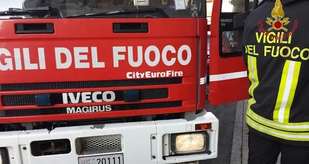 In fiamme il circolo Le Iene