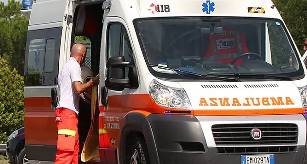 Auto contro un bus dell'Arst a Riola Sardo: 3 feriti