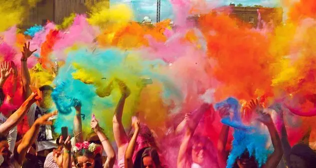 I dj del Pata Club a Buddusò per la grande festa dell'Holi color