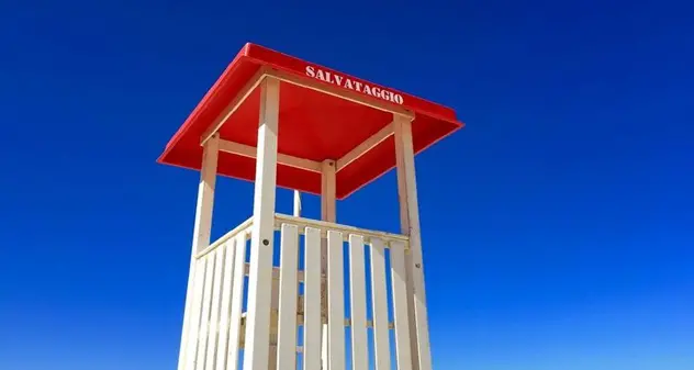 Poetto e Calamosca, spiagge più sicure e cardio-protette fino a settembre