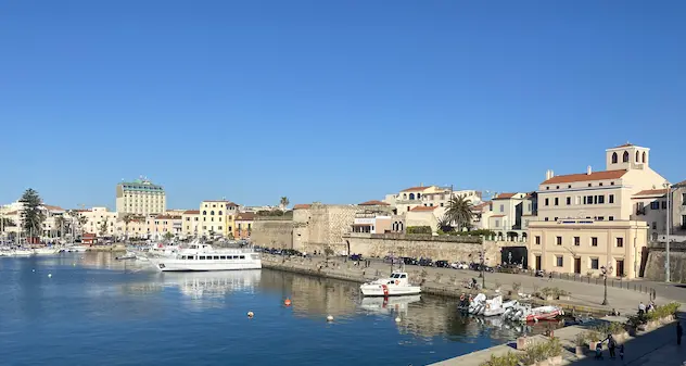 Zona bianca, niente coprifuoco ma mascherine: le regole