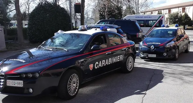 Sinnai. Vuole vendicarsi sul rivale, ma sfonda il parabrezza dell’auto sbagliata