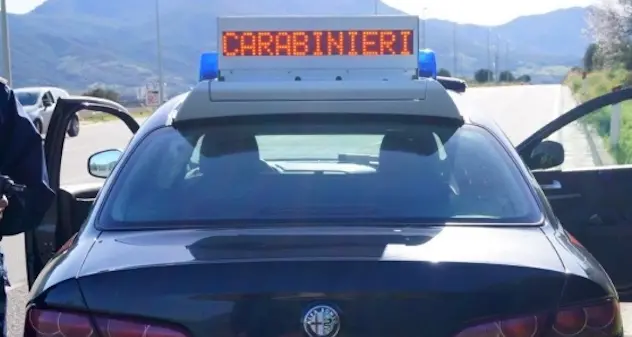 Non si ferma all’alt dei Carabinieri e si dà alla fuga: bloccato e denunciato