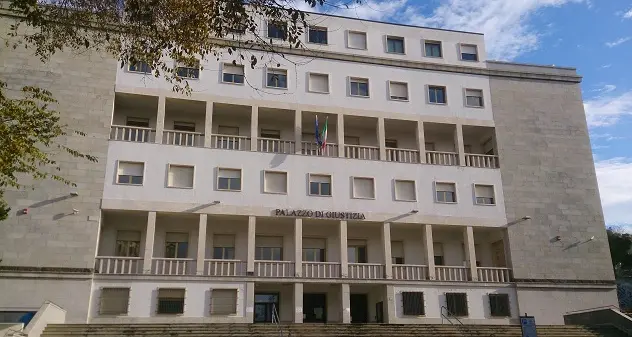 Processo per l'incidente sulla statale 129: la madre delle vittime in tribunale a Nuoro