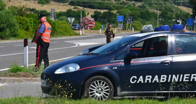 Controlli dei Carabinieri sulle strade della Baronia: patenti ritirate, denunce per guida sotto gli effetti dell’alcol e sequestro di droga