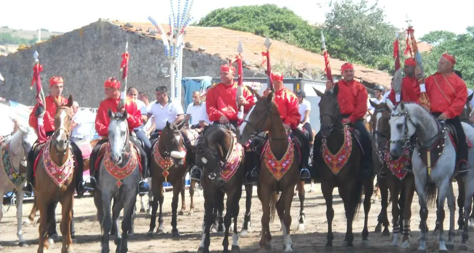 Fede e tradizione per l’ardia di San Costantino a Pozzomaggiore