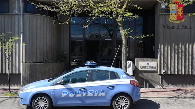 Aggredirono forze dell'ordine a Silanus, scatta il Daspo urbano per due uomini