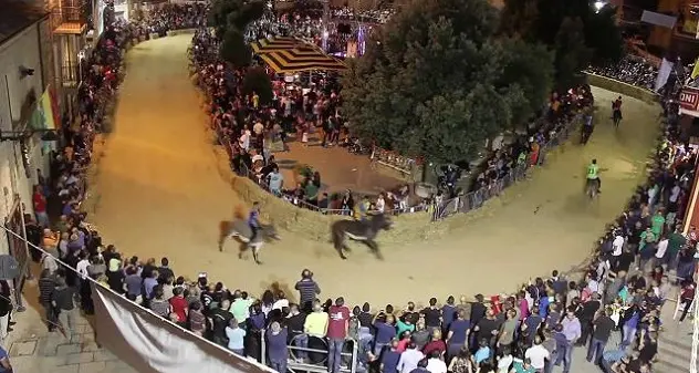 La grande festa del Palio di Ollolai: via alla tre giorni di agonismo, musica e spettacolo