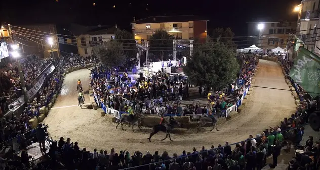 Palio di Ollolai: vince Francesco Ferrari, fra i rioni si impone Sa Padule