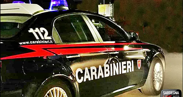 Bottiglia incendiaria molotov contro un cantiere: indagano i Carabinieri