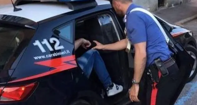 Lite tra nigeriani: 25enne stacca a morsi l’orecchio al connazionale.