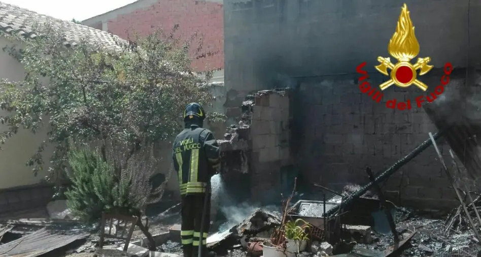 Incendio in un’abitazione di via Della Pineta a Capoterra