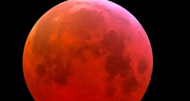 Eclissi, questa sera Luna Rossa da record