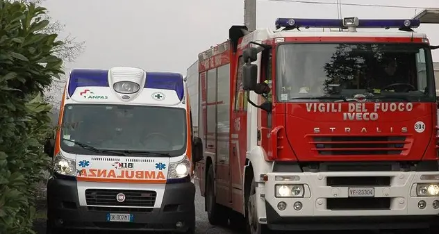 Centauro si schianta contro un camion e perde la vita