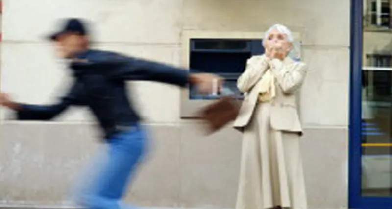 Villacidro. Scippa un'anziana, i passanti lo bloccano e tentano di linciarlo