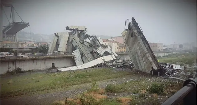 Una donna sassarese riconosciuta tra i feriti dopo il crollo del ponte Morandi