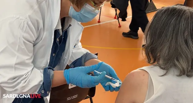 Sardegna. Ieri somministrate quasi 12mila dosi, ma mancano i vaccini Pfizer