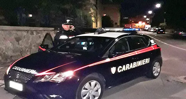 Non si ferma all’alt dei Carabinieri: 20enne ubriaco nei guai