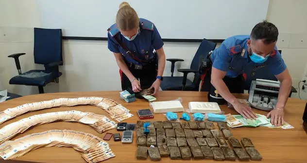 Traffico di stupefacenti fra Capoterra e Cagliari: indagati dieci maggiorenni e una minorenne