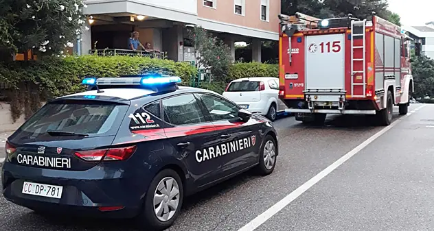 Auto in fiamme nella notte, quasi certa la pista dei piromani