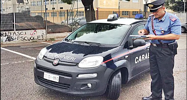 Scooter non in regola, pregiudicato minaccia i Carabinieri di darsi fuoco: arrestato