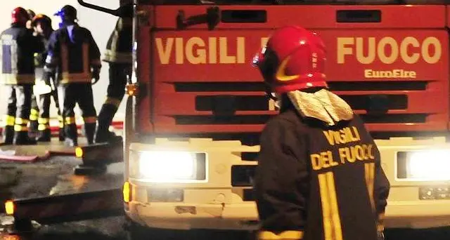 A Furtei, incendio in una rivendita di legname