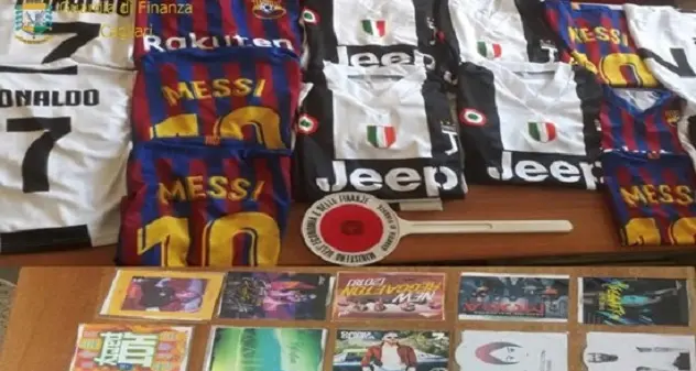 Magliette di Ronaldo e Messi taroccate nel borsone: 28enne nei guai