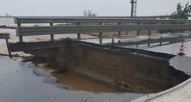 Maltempo. Capoterra, crolla ponte su statale 195. FOTO