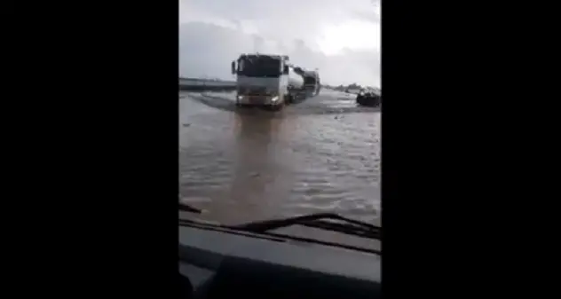 Video shock a Capoterra: il terrore dei viaggiatori travolti dall'acqua durante i soccorsi