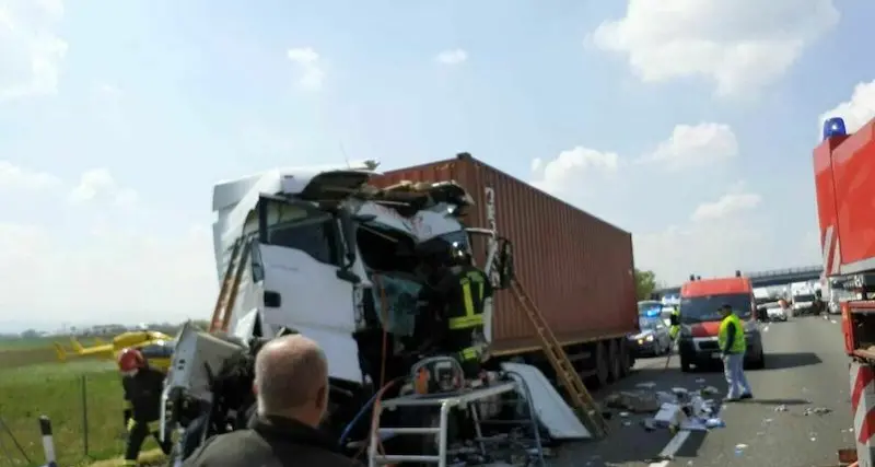 Tragedia tra le autostrade A1 e A21: 5 morti