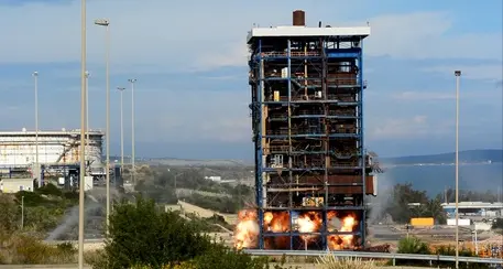 Demolita caldaia centrale Porto Torres