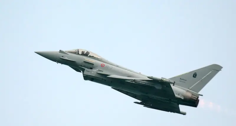 Tragedia sfiorata nei cieli della Sardegna: caccia dell’Aeronautica tunisina precipita in mare