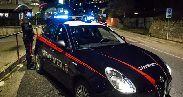 Folle corsa sull’auto rubata, 24enne pregiudicato arrestato sulla 131