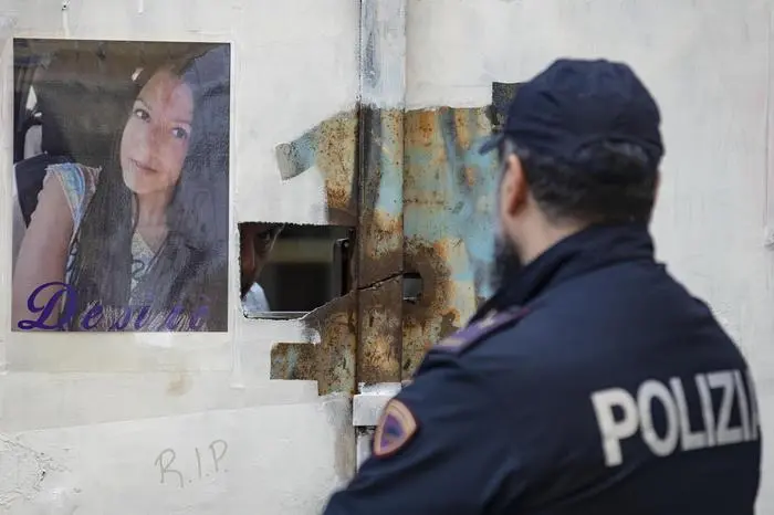 Polizia scientifica in via dei Lucani nel quartiere di San Lorenzo dove ?? stato ritrovato il corpo di Desiree, Roma, 26 ottobre 2018.\\nANSA/MASSIMO PERCOSSI