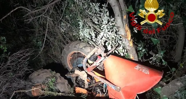 Tragedia a Dorgali: 70enne muore schiacciato dal suo trattore