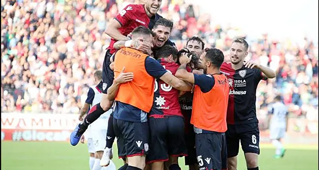 Cagliari-Chievo 2-1, Pavoletti e Castro per la vittoria rossoblù