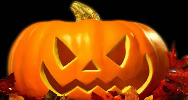 Halloween, altro che dolcetto o scherzetto: al Poetto decine di minori ubriachi