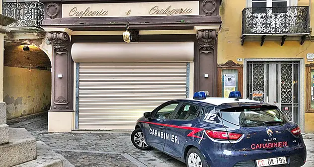 Fallisce attentato incendiario, nel mirino una gioielleria