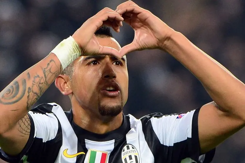 Juventus\\' midfielder of Chile  Arturo Vidal (L) celebrates after scoring during the football Champions League match between Juventus and Chelsea on November 20, 2012 in the stadium of Alps in Turin.    AFP PHOTO / OLIVIER MORIN        (Photo credit should read OLIVIER MORIN/AFP/Getty Images)