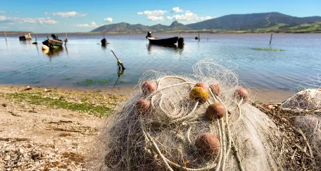 Cade in acqua a causa di un malore, pescatore in codice rosso