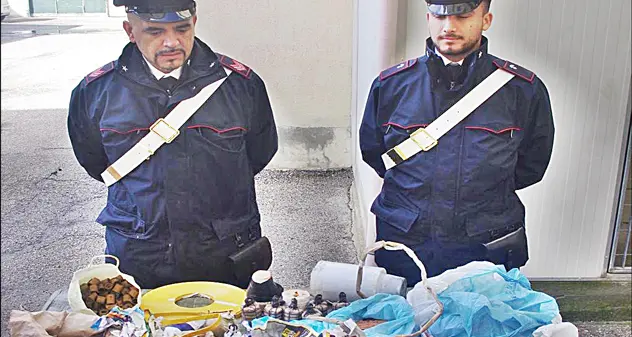 Trenta chili di esplosivo in casa: nei guai un 42enne del posto