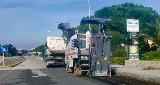 Parte il grande cantiere per il rifacimento dell'asfalto in via Sassari