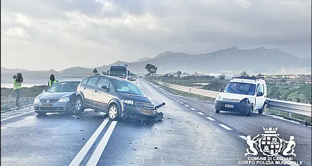 Scontro frontale sulla Sulcitana, tre automobilisti feriti