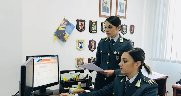 Lavoro nero e mancata emissione degli scontrini fiscali: nei guai il proprietario di un bar