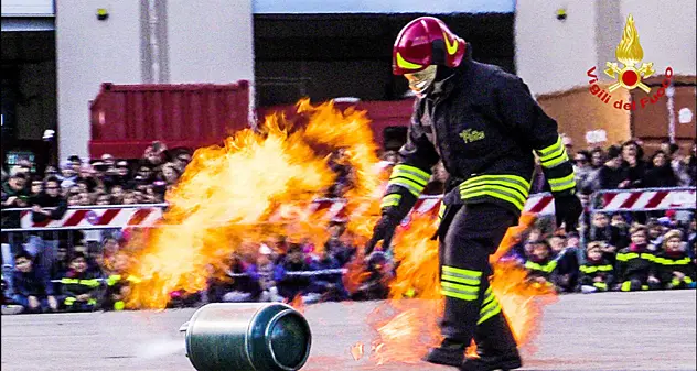 Santa Barbara, i festeggiamenti dei Vigili del Fuoco e della Marina Militare