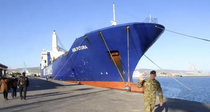 Armi chimiche. Domani il Parlamento deciderà il porto italiano che dovrà ospitare le operazioni di trasbordo. Sardegna in rivolta