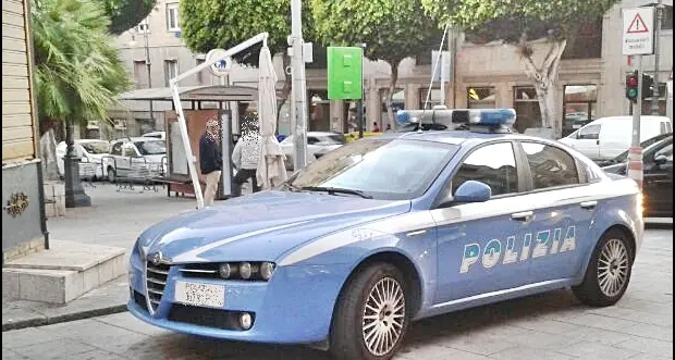Pirati informatici scoperti dalla Polizia: vendevano on line le copie dei giornali