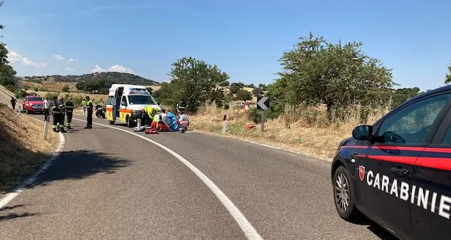 Oschiri. Perde il controllo della moto e finisce contro un palo: muore 52enne