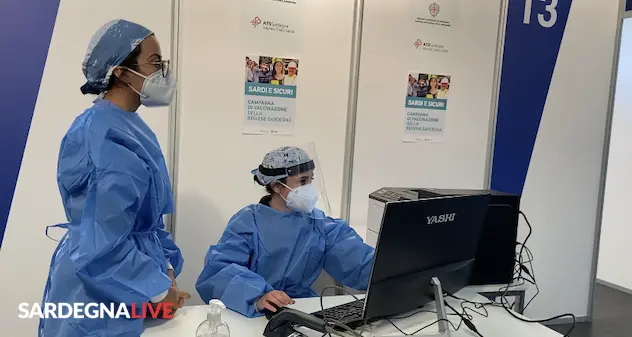 Vaccini AstraZeneca: in Sardegna stop ai richiami per i 118 mila under 60